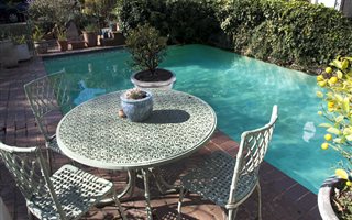 1 Bedroom Garden Cottage in Norwood