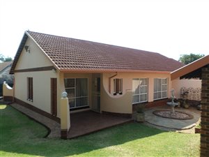 5 Bed House in Waterkloof Glen