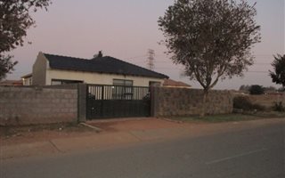 3 Bedroom House in Roodepoort West