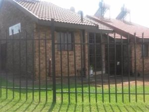 2 Bed Apartment in Olievenhoutbosch