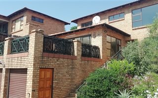 3 Bedroom Cluster in Noordheuwel