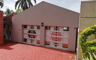 4 Bedroom House in Meerensee