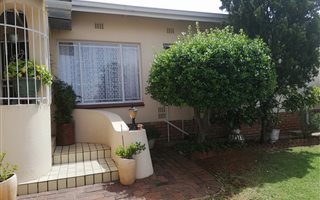 3 Bedroom House in Dan Pienaarville