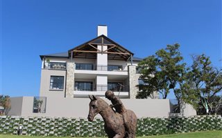 3 Bedroom Apartment in Waterfall Estate