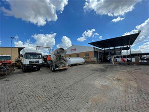 1150 m² Industrial space in Clayville