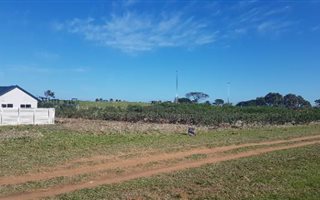 496 m² Land available in Gustrouw