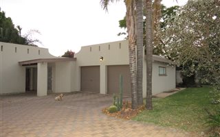 3 Bedroom House in Elarduspark