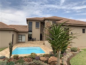 5 Bed House in Aqua Vista