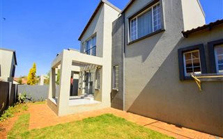 3 Bedroom Townhouse in Ruimsig