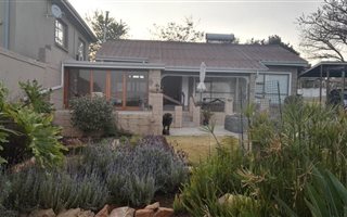 2 Bedroom House in Bronkhorstbaai