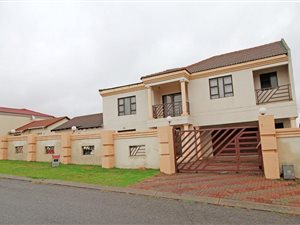 6 Bed House in Ormonde