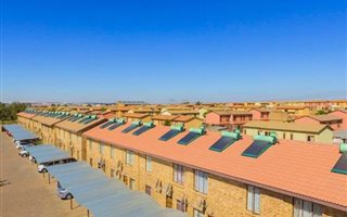 2 Bedroom Apartment in Olievenhoutbosch