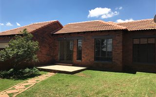 2 Bedroom Simplex in Mooikloof Ridge