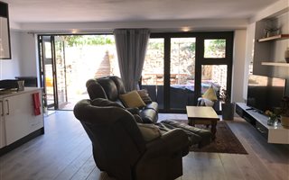 1 Bedroom Apartment in Somerset West Central