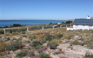 374 m² Land available in St Helena Views