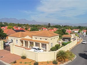 6 Bed Cluster in Somerset Ridge