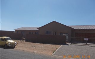 4 Bedroom House in Keidebees