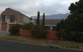3 Bedroom House in Gordons Bay Central