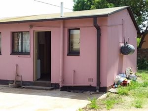 2 Bed House in Lethlabile