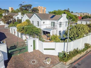 4 Bed House in Wynberg Upper