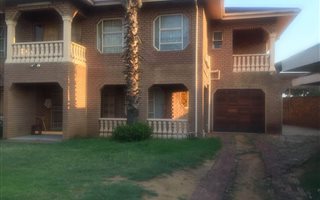 6 Bedroom House in Pine Ridge
