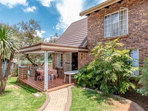 2 Bed Townhouse in Van Riebeeck Park