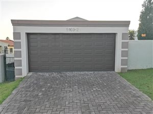 2 Bed Townhouse in Rooihuiskraal