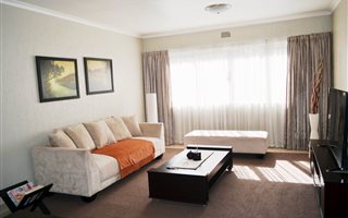 2 Bedroom Apartment in Atholl Gardens