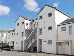 3 Bed Townhouse in Bergvliet