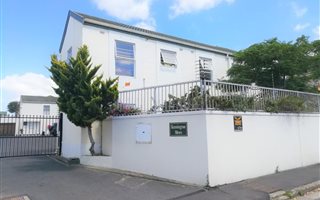 3 Bedroom Townhouse in Bergvliet