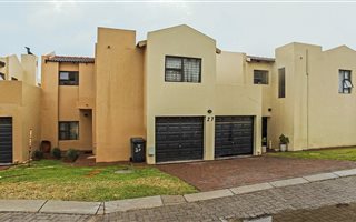 3 Bedroom House in Dainfern