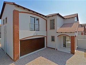 4 Bed Cluster in Bartlett