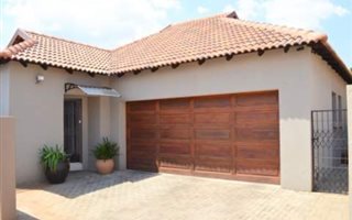 2 Bedroom Townhouse in Rietvalleirand