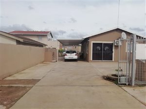 3 Bed House in Whetstone