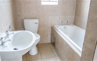 3 Bedroom House in Olievenhoutbos