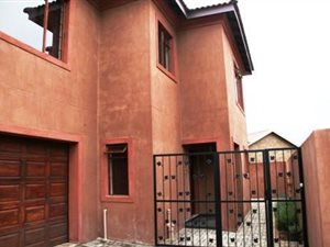 3 Bed Townhouse in Lydenburg