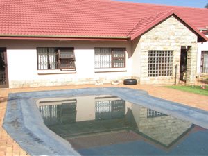 3 Bed House in Brackenhurst