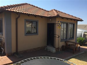 3 Bed House in Olievenhoutbos