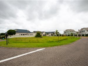 863 m² Land available in Kingswood Golf Estate