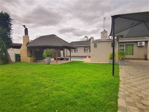 5 Bed House in Die Bos