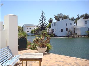 2 Bedroom House in Marina Da Gama