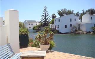 2 Bedroom House in Marina Da Gama