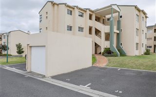 2 Bedroom Apartment in Greenways Golf Estate