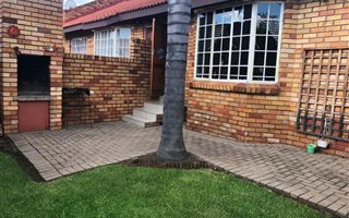 2 Bedroom Townhouse in Croydon