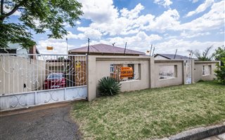 3 Bedroom House in Crosby