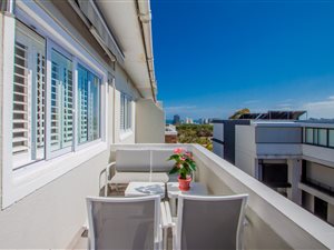 2 Bed Apartment in Three Anchor Bay