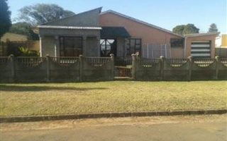 3 Bedroom House in Glencoe