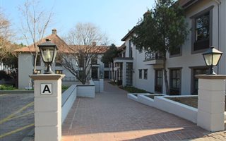 181 m² Office Space in Douglasdale