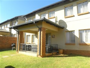 3 Bed Townhouse in Mooikloof Ridge