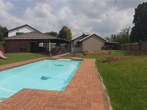 4 Bed House in Estera